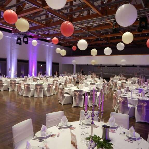 Runde Tische Hochzeit Stadthalle